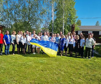 Вишиванку одягаємо, Україну прославляємо