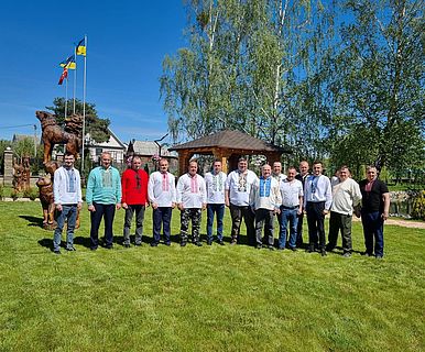 Вишиванку одягаємо, Україну прославляємо